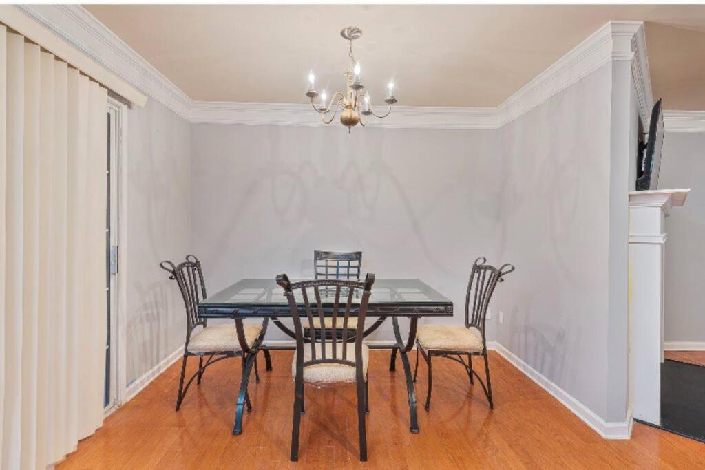 Beautiful Cozy 3-Bedroom Townhome Retreat 亚特兰大 外观 照片